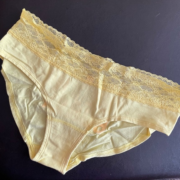 NWOT Victoria’s Secret Low-Rise Hip Hugger - Picture 2 of 4